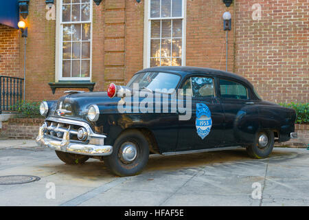 USA Georgia Savannah 1953 black Chrysler police car on display by Savannah Chatham Metropolitan Police Station Stock Photo