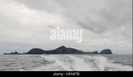 The St Kilda archipeligo from the west.  On the left is the island of Dun. Then Hirta with the high points and sea cliffs of Conachair and Mullach Mor Stock Photo