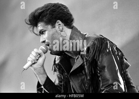 George Michael singing at Wembley Stadium for the Wham! sell-out farewell concert. Stock Photo