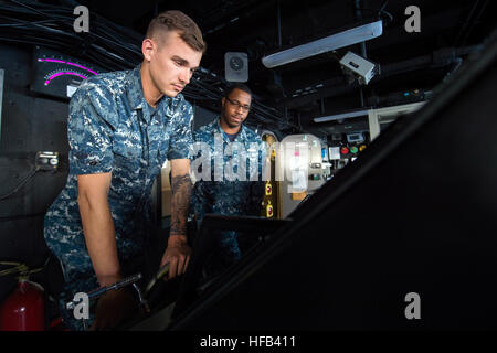 PACIFIC OCEAN (March 23, 2015) Boatswain's Mate Seaman Raymond Paprota, from Monroe, N.J., left, and Boatswain's Mate 3rd Class Keith Blair, from Memphis, Tenn., steer the San Antonio-class amphibious transport dock ship USS Anchorage (LPD 23) during a simulated strait transit. Anchorage is underway participating in a Composite Training Unit Exercise (COMPTUEX) with the Essex Amphibious Ready Group (ARG), which is comprised of Amphibious Squadron (PHIBRON) THREE and 15th Marine Expeditionary Unit (MEU). (U.S. Navy photo by Mass Communication Specialist 3rd Class Liam Kennedy/Released) COMTUEX  Stock Photo