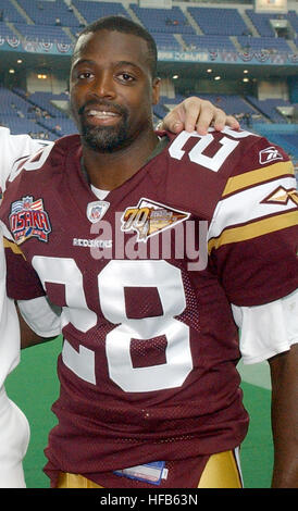 FILE **Washington Redskins' Darrell Green (28) waves to the crowd