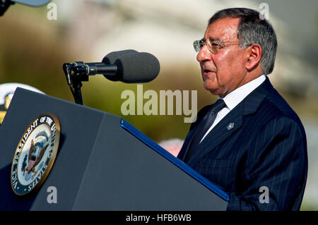 110911-N-TT977-162 Defense Secretary Leon E. Panetta delivers remarks at the Pentagon 9/11 observance ceremony honoring the 184 victims killed when American Airlines Flight 77 crashed into the Pentagon during a terrorist hijacking ten years ago. (DoD photo by Mass Communication Specialist 1st Class Chad J. McNeeley/Released) Defense.gov photo essay 110911-N-TT977-162 Stock Photo