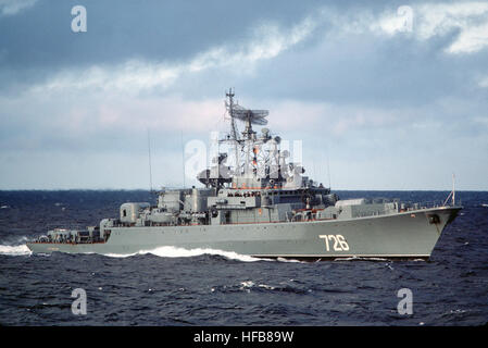 A starboard bow view of the Soviet Krivak class guided missile frigate DRUZHNNY underway near NATO forces during Exercise BALTIC OPERATIONS '85. Druzhnyy1985 Stock Photo