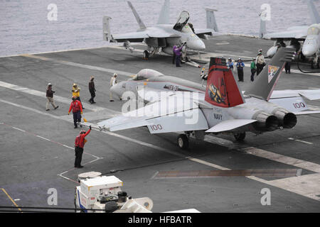 140316-N-SI489-002  MEDITERRANEAN SEA (March 16, 2014) An F/A-18E Super Hornet attached to the “Tommcatters” of Strike Fighter Squadron (VFA) 31 is inspected by sailors aboard the aircraft carrier USS George H.W. Bush (CVN 77). George H. W. Bush is on a scheduled deployment supporting maritime security operations and theater security cooperation efforts in the U.S. 6th Fleet area of responsibility. (U.S. Navy photo by Mass Communication Specialist Seaman Andrew Johnson/Released) F-18E of VFA-31 on deck of USS GHW Bush (CVN-77) in March 2014 Stock Photo