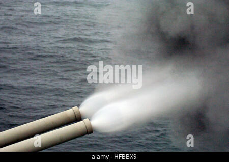 ABOARD ALMIRANTE GRAU IN PACIFIC OCEAN (July 3, 2004) - The Peruvian light missile cruiser B.A.P. Almirante Grau (CLM-81) fires 15.2 cm caliber cannons for naval surface fire support of the largest Latin American amphibious assault ever during UNITAS 45-04.  Eleven partner nations from the U.S. and Latin America came together for the largest multilateral exercise in the Southern Hemisphere.  U.S. Navy photo by Chief Journalist (SW/AW) Dave Fliesen, Fleet Combat Camera, Atlantic. (RELEASED) 152 mm guns of Peruvian cruiser BAP Almirante Grau (CLM-81) firing on 3 July 2004 Stock Photo