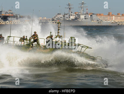 NORFOLK (Oct. 21, 2010) Sailors assigned to Riverine Group 1 conduct maneuvers aboard Riverine Command Boat (Experimental) (RCB-X) at Naval Station Norfolk. The Riverine Command Boat (Experimental) is powered by an alternative fuel blend of 50 percent algae-based and 50 percent NATO F-76 fuels to support the secretary of the Navy's efforts to reduce total energy consumption on naval ships. (U.S. Navy photo by Mass Communication Specialist 3rd Class William Jamieson/Released) 101021-N-5085J-130  - Official U.S. Navy Imagery - Algae helps power Navy's Riverine Command Boat. Stock Photo