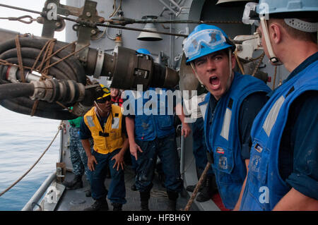120727-N-NU634-100  ARABIAN SEA (July 27, 2012) Boatswain’s Mate 3rd Class Brandon Wilson, from McLoud, Okla., yells orders to heave around lines as the guided-missile cruiser USS Hue City (CG 66) prepares to rig up during a replenishment at sea. Hue City is deployed to the U.S. 5th Fleet area of responsibility conducting maritime security operations, theater security cooperation efforts and support missions as part of Operation Enduring Freedom. (U.S. Navy photo by Mass Communication Specialist Seaman Darien G. Kenney/Released)  - Official U.S. Navy Imagery - A Sailor yells orders to heave li Stock Photo