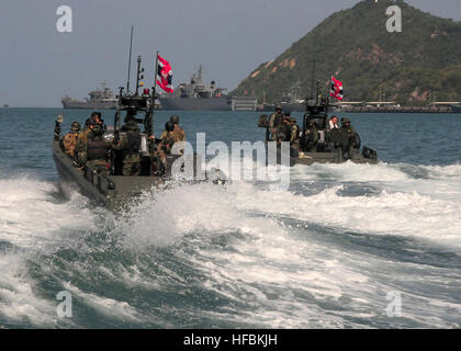 120521-N-NJ145-183  GULF OF THAILAND (May 21, 2012) A Royal Thai navy Riverine Patrol Regiment and U.S. Navy Sailors assigned to Riverine Squadron (RIVRON) 1 participate in riverine operation exercises aboard a special operations craft-riverine (SOC-R) during Cooperation Afloat Readiness and Training (CARAT) Thailand 2012. CARAT is a series of bilateral exercises held annually in Southeast Asia to strengthen relationships and enhance force readiness. (U.S. Navy photo by Chief Mass Communication Specialist Aaron Glover/Released)  - Official U.S. Navy Imagery - Royal Thai and U.S. Navy personnel Stock Photo