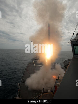 100928-N-4281P-139 PACIFIC OCEAN (Sept. 28, 2010) Sailors aboard the guided-missile destroyer USS Preble (DDG 88) conduct an operational tomahawk missile launch while underway in a training area off the coast of California. The launch tested the proficiency of the crew as well as the missile's ability to track and destroy targets well over the horizon. (U.S. Navy photo by Mass Communication Specialist 1st Class Woody Paschall/Released)  - Official U.S. Navy Imagery - USS Preble conducts an operational tomahawk missile launch. Stock Photo