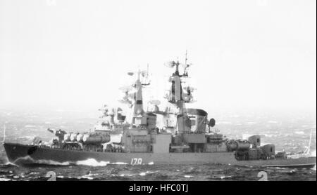 A port bow view of the Soviet guided missile cruiser GROZNYY underway. (SUBSTANDARD) Groznyy1985b Stock Photo