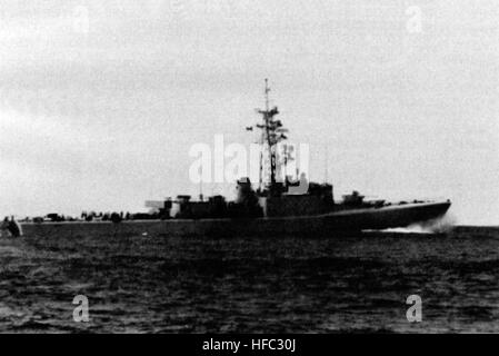 HMCS Restigouche (DDE 257) underway in 1983 Stock Photo