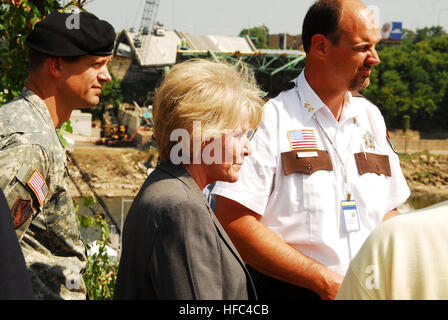 Secretary of Transportation Mary E. Peters tours the site of the I-35 bridge collapse over the Mississippi River in Minneapolis, Minn., with Col. Michael Chesney, defense coordinating officer, left, and Richard Stanek, Hennepin County Sheriff, Aug. 10, 2007. Peters was briefed on the current situation and the progress of the multi-agency search and recovery effort. (U.S. Navy photo by Mass Communication Specialist Seaman Joshua Adam Nuzzo) (Released) I-35W-officials-Minneapolis-20070810 Stock Photo