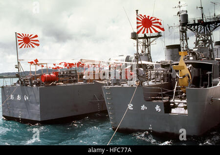 Starboard quarter view of the Japanese frigates JDS TOKACHI (DE 218), right, and JDS OOI (DE 214) moored in Apra Harbor. JS Tokachi (DE-218) and JS %%%%%%%%C5%%%%%%%%8Ci (DE-214) in Apra Harbor, -1 Apr. 1984 c Stock Photo