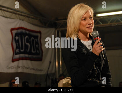 081217-N-8825R-010 KANDAHAR, Afghanistan (Dec. 17, 2008) Country singer and former American Idol contestant Kelly Pickler performs at the USO Holiday show in the Morale, Welfare and Recreation multi-purpose tent of Kandahar Air Field. Pickler is part of a variety entertainment show sponsored by the USO for troops stationed in Kandahar during the 2008 holiday season. (U.S. Navy photo by U.S. Navy Petty Officer 2nd Class Aramis X. Ramirez/Released) Kellie Pickler 2008-12-17 Stock Photo