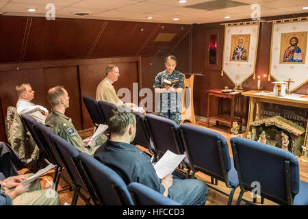 151224-N-DZ642-065 GULF OF OMAN (Dec. 24, 2015) Sailors attend Anglican Midnight Communion in the Chapel aboard aircraft carrier USS Harry S. Truman (CVN 75). Harry S. Truman Carrier Strike Group is deployed in support of maritime security operations and theater security cooperation efforts in the U.S. 5th Fleet area of responsibility. (U.S. Navy photo by Mass Communication Specialist 3rd Class B. Siens/Released) Midnight communion aboard USS Harry S. Truman 151224-N-DZ642-065 Stock Photo