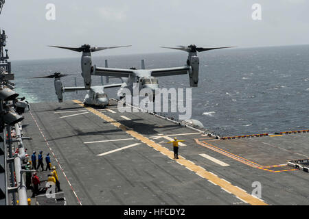 140725-N-MD297-003 CARIBBEAN SEA (July 25, 2014) An MV-22 Osprey aircraft assigned to the Argonauts of Marine Operational Test and Evaluation Squadron (VMX) 22  transport distinguished visitors from Trinidad and Tobago to the future amphibious assault ship USS America (LHA 6). America is transiting through the U.S. Southern Command and U.S. 4th Fleet area of responsibility. America is the first ship of its class, replacing the Tarawa-class of amphibious assault ships. The ship is scheduled to be commissioned Oct. 11 in San Francisco. (U.S. Navy photo by Mass Communication Specialist 3rd Class  Stock Photo