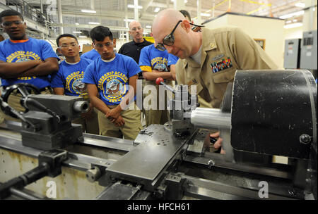 GREAT LAKES, Ill., (June 17, 2015) – Chief Machinery Repairman Joshua Wieber, leading chief petty officer of Machinery Repair “A” School, shows Area 3 Navy Junior Reserve Officers' Training Corps (NJROTC) cadets how to operate one of the school’s repair machines during the annual NJROTC Leadership Academy at Naval Station Great Lakes here, June 17. (U.S. Navy photo Scott A. Thornbloom) NJROTC Leadership Academy at Naval Station Great Lakes 150617-N-IK959-097 Stock Photo