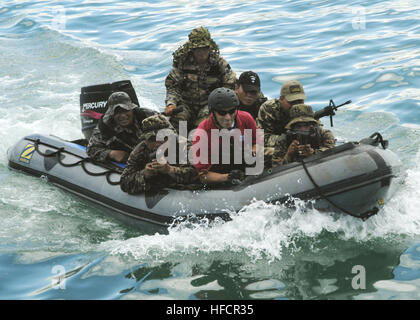 U.S. Coast Guard Petty Officer 2nd Class Justin Laragione, center, and Philippine navy special operations group Sailors conduct simulated interdiction operations May 22, 2009, during Cooperation Afloat Readiness and Training (CARAT) in Cebu City, Philippines. CARAT is a series of bilateral exercises held annually in Southeast Asia to strengthen relationships and enhance the operational readiness of participating forces. (DoD photo by Chief Mass Communication Specialist David M. Votroubek, U.S. Navy/Released) Philippine navy special operations M3 SMG Stock Photo