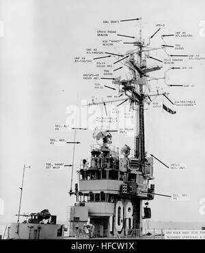 Radar arrangement aboard USS Kula Gulf (CVE-108) in 1955 Stock Photo