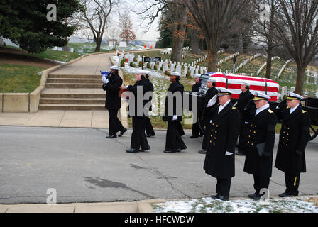 ARLINGTON, Va. (Jan. 25, 2013) Rear Adm. Mark Tidd, Chief of Navy Chaplains, Lt. Johnathan Craig and members of the Ceremonial Guard escort the remains of Rear Adm. Byron A. Holderby Jr, during his committal service at Arlington National Cemetery. (U.S. Navy photo by Christianne M. Witten/Released) 130125-N-DM751-084 Join the conversation http://www.facebook.com/USNavy http://www.twitter.com/USNavy http://navylive.dodlive.mil Rear Adm. Byron A. Holderby Jr. is laid to rest at Arlington National Cemetery. (8428932905) Stock Photo