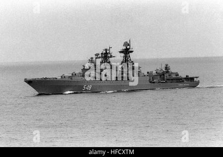 Port side view of the Russian Northern Fleet Udaloy class guided missile destroyer ADMIRAL PANTELEYEV (BPK-548) underway. AdmiralPanteleev1993b Stock Photo