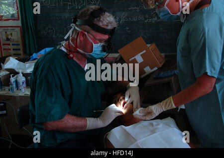 U.S. Navy Capt. Terry Leary assigned to the military Sealift Command hospital ship USNS Mercy, pulls a tooth from a Filipino patient with the assistance of Canadian Sgt. Lisa Shepherd on the first day of Pacific Partnership 2008. The dental team is providing free dental exams and tooth extractions to people in need. Medical professionals from the Philippines, Canada, Japan, and Australia are working side-by-side supporting the Pacific Partnership 2008 mission which provides such service as medical, dental, veterinary and construction assistance programs ashore and afloat. Sailors provide human Stock Photo