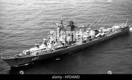 An elevated port bow view of a Soviet Modified Kashin class guided missile destroyer underway. SlavnyyBPK(DN-SN-86-03142) Stock Photo