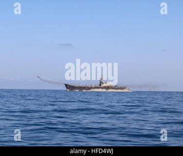 061007-N-3888C-001 Gulf of Lion (Oct. 7, 2005) - An AV-8B Harrier II takes off from the flight deck of Spanish aircraft carrier SPS (Strategic Protection Ship) Principe de Asturias (R 11) during an air defense exercise as part of NATO Exercise Brilliant Midas 2006. Brilliant Midas is a multinational exercise in the Mediterranean Sea, where guided-missile destroyer USS Ross (DDG 71) is the flagship for Standing NATO Maritime Group Two (SNMG-2). U.S. Navy photo by Mass Communication Specialist 2nd Class Leonardo Carrillo (RELEASED) 061007-N-3888C-001 Stock Photo