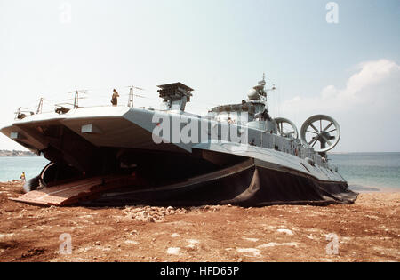 A port bow view of a beached Soviet Pomornik class air cushion landing craft, with visiting Americans on deck.  The guided missile frigate USS KAUFFMAN (FFG 59) and the Aegis guided missile cruiser USS THOMAS S. GATES (CG 51) are making the second goodwill visit to a Soviet port by US naval vessels since World War II. Soviet Pomornik class Stock Photo