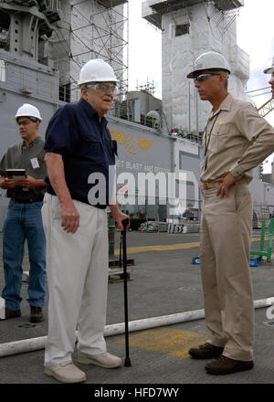 Air Force Master Sgt. (Ret.) Anton 'Tony' Bilek, speaks with USS Bataan (LHD 5) commanding officer, Capt. Rick Snyder, about his days spent as a prisoner of war in a Japanese prison camp during World War II. Bilek is a Bataan Death March survivor, one of 75,000 American and Filipino troops forced to endure the Death March, a weeklong, ninety-mile hike involving more than 10,000 people. Bilek and his grandson (left) traveled from Illinois for a chance to see the ship. Survivor of Bataan Death March talks about the past 62573 Stock Photo