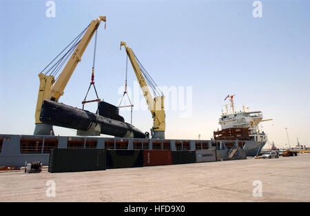 030611-N-6077T-009 Manama, Bahrain (Jun. 11, 2003) -- The Royal Danish Navy submarine Her Danish MajestyÕs Ship HDMS Saelen is lifted aboard the German contract vessel Grietje.  The submarine will be transported from Bahrain to Denmark inside the Grietje in the Danish Navy's first cost-saving trial.  U.S. Navy photo by Photographer's Mate 1st Class Kevin H. Tierney.  (RELEASED) The Royal Danish Navy submarine Her Danish Majesty's Ship HDMS Saelen is lifted aboard the German contract vessel Grietje Stock Photo