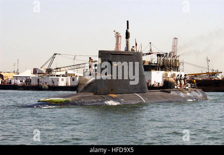 030611-N-6077T-001 Manama, Bahrain (Jun. 11, 2003) -- The Royal Danish Navy submarine Her Danish MajestyÕs Ship HDMS Saelen gets underway in preparation for being lifted aboard the German contract vessel Grietje.  The submarine will be transported from Bahrain to Denmark inside the Grietje in the Danish Navy's first cost-saving trial.  U.S. Navy photo by Photographer's Mate 1st Class Kevin H. Tierney.  (RELEASED) The Royal Danish Navy submarine Her Danish Majesty's Ship HDMS Saelen is lifted aboard the German contract vessel Grietje -d Stock Photo