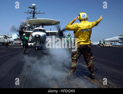 020418-N-8704K-006 At sea aboard USS John F. Kennedy (CV 67) Apr. 18, 2002 -- A flight deck aircraft director lines up an E-2C ÒHawkeyeÓ assigned to the 'Bluetails' of Carrier Airborne Early Warning Squadron One Two One (VAW-121) as it prepares to launch from one of four steam catapult systems on the shipÕs flight deck.  Kennedy and her embarked Carrier Airwing Seven (CVW-7) are conducting combat missions in support of Operation Enduring Freedom.  U.S. Navy photo by Photographer's Mate Airman Apprentice Joshua Karsten.  (RELEASED) US Navy 020418-N-8704K-006 USS Kennedy - E-2C launch preps Stock Photo