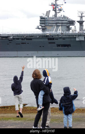 040524-N-1356A-034 San Diego, Calif. (May 24,2004) - Family members wave goodbye to crew members assigned to USS John C. Stennis (CVN 74) man the rails as the ship sails through San Diego harbor. More than 6,200 Sailors assigned to USS John C. Stennis Carrier Strike Group (CSG) deployed from San Diego to conduct operations in the Eastern and Western Pacific for joint and combined operations in support of the global war on terrorism. The Stennis CSG is comprised of the aircraft carrier John C. Stennis, guided-missile cruiser USS Lake Champlain (CG 57), Arleigh Burke-class destroyer USS Howard ( Stock Photo