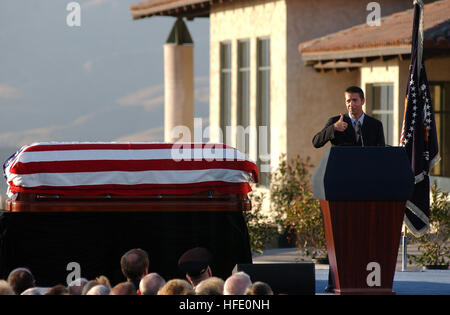 040611-N-5362A-032 Simi Valley, Calif. (Jun. 11, 2004) - Ronald Prescott Reagan reflects on the lighter side of his father's personality while delivering a eulogy during a sunset interment service in honor of former President Ronald Reagan held at the Ronald Reagan Presidential Library in Simi Valley, Calif. The observance concluded the weeklong state funeral services for Ronald Reagan, 40th President of the United States who passed away on June 5, 2004. U.S. Navy photo by Photographer's Mate 1st Class Arlo K. Abrahamson (RELEASED) US Navy 040611-N-5362A-032 Ronald Prescott Reagan reflects on  Stock Photo