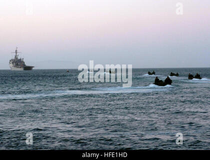 050519-N-2515C-011  Pacific Ocean (May 19, 2005) Ð Marines assigned to the 13th Marine Expeditionary Unit (MEU) return to the amphibious transport dock USS Cleveland (LPD 7) in Amphibious Assault Vehicles after completion of a training exercise. Cleveland and the 13th MEU completed its Composite Training Unit Exercise (COMPTUEX) and are scheduled to deploy to the Western Pacific and Persian Gulf. U.S. Navy photo by PhotographerÕs Mate 3rd Class James Spiker (RELEASED) US Navy 050519-N-2515C-011 Marines assigned to the 13th Marine Expeditionary Unit (MEU) return to the amphibious transport dock Stock Photo