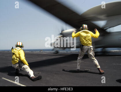 File:US Navy 040417-N-4565G-001 Lt.j.g. Julin Rosemand, assigned to Fixed  Wing Training Squadron One (VT-1), completes a successful landing in a T-45C  Goshawk aboard USS John F. Kennedy (CV-67).jpg - Wikipedia