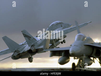 021118-N-0295M-004  Pacific Ocean (Nov. 18, 2002) - A F-14D Tomcat assigned to the ÒBounty HuntersÓ of Fighter Squadron Two (VF-2) launches from the aircraft carrier USS Constellation (CV 64) for an evening training flight. Constellation and Carrier Air Wing Two (CVW-2) are currently on deployment in support of Operations Enduring Freedom and Southern Watch. U.S. Navy photo by PhotographerÕs Mate 3rd Class Daniel J. McLain. (RELEASED) US Navy 021118-N-0295M-004 A F-14D Tomcat assigned to the %%5Eldquo,Bounty Hunters%%5Erdquo, of Fighter Squadron Two (VF-2) launches from the aircraft carrier US Stock Photo