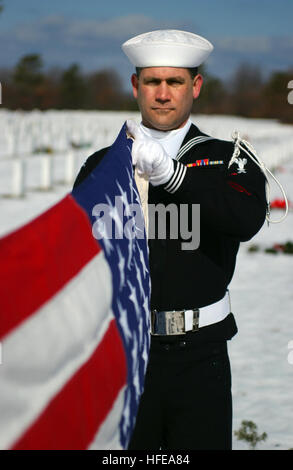 050222-N-0020T-009 Long Island, N.Y. (Feb. 22, 2005) - Boatswain's Mate 3rd Class Marcus Allen and Gunner's Mate Seaman Scott Favara perform flag folding honors for a funeral service held at the Calverton National Cemetery in Long Island, N.Y. The Sailors are assigned to the Navy and Marine Corps Reserve Center (NMCRC) in Amityville, N.Y. NMCRC Amityville coordinates and provides funeral honor services to the Long Island region. U.S. Navy photo by Photographer's Mate 1st Class Matthew J. Thomas (RELEASED) US Navy 050222-N-0020T-009 Boatswain's Mate 3rd Class Marcus Allen and Gunner's Mate Seam Stock Photo