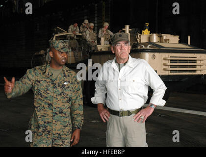 050322-N-6776G-001 San Diego, Calif. (Mar. 22, 2005) - Gunnery Sgt. Elias Guy speaks with R. Lee Ermey, famed drill sergeant in the movie “Full Metal Jacket” and current host of the History Channel program “Mail Call,” in the well deck aboard USS Belleau Wood (LHA 3). Emery visited Belleau Wood to produce a segment for his show highlighting the capabilities of the Navy-Marine Corps team and the amphibious Navy. The program is scheduled to air at the late May 2005. U.S. Navy photo by Photographer’s Mate Airman Nelson A. Graca (RELEASED) US Navy 050322-N-6776G-001 Gunnery Sgt. Elias Guy speaks w Stock Photo