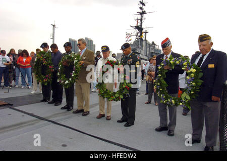 050528-N-6843I-006  San Diego, Calif. (May 28, 2005) - Military veterans observe a moment of silence aboard the decommissioned aircraft carrier USS Midway (CV 41) to honor the fallen heroes of World War II, the Korean War, the Vietnam War, Desert Storm, and the troops currently serving in support of the Global War on Terrorism. U.S. Navy photo by Journalist Seaman S. C. Irwin (RELEASED) US Navy 050528-N-6843I-006 Military veterans observe a moment of silence aboard the decommissioned aircraft carrier USS Midway (CV 41) Stock Photo