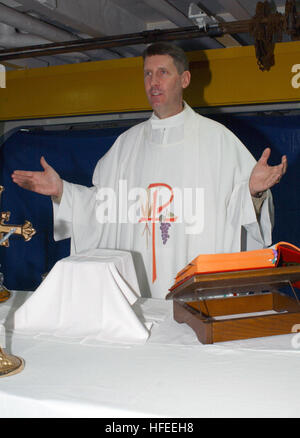 021225-N-2864T-003 At sea aboard USS Constellation (CV 64) Dec. 31, 2002 Ð Lt. Cmdr. Robert McClanahan gives thanks during Catholic Mass on Christmas day, in the shipÕs chapel.  Constellation is currently on a regularly scheduled six-month deployment, conducting missions in support of Operation Enduring Freedom.  U.S. Navy photo by Photographer's Mate 3rd Class Casey D. Tweede.  (RELEASED) US Navy 021225-N-2864T-003 Lt. Cmdr. Robert McClanahan gives thanks during Catholic Mass on Christmas day, in the ship%%5Ersquo,s chapel Stock Photo