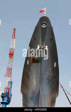 040316-N-2101W-012 Yokosuka, Japan (Mar. 16, 2004) - The bow of guided missile cruiser USS Cowpens (CG 63) at the completion of it's Ship's Repair Force (SRF) dry dock period in Yokosuka, Japan.  Mooring lines keep the ship steady on the blocks for when the dock is flooded, and the ship is towed to its home berth. The Ticonderoga class cruiser is forward deployed to Yokosuka, Japan. U.S. Navy photo by Photographer's Mate 1st Class Alan Warner (RELEASED) US Navy 040316-N-2101W-012 The bow of guided missile cruiser USS Cowpens (CG 63) at the completion of its Ships Repair Force (SRF) dry dock pe Stock Photo