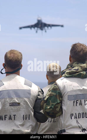 030729-N-9769P-031 Pacific Ocean (Jul. 29, 2003) Ð Landing Signal Officers (LSO) observe the landing of an EA-6B ' Prowler' aboard the nuclear powered aircraft carrier USS John C. Stennis (CVN 74).  Stennis is conducting pilot carrier qualifications in the Southern California operating area.  U.S. Navy photo by Photographer's Mate 2nd Class Jayme Pastoric.  (RELEASED) US Navy 030729-N-9769P-031 Landing Signal Officers (LSO) observe the landing of an EA-6B Prowler aboard the nuclear powered aircraft carrier USS John C. Stennis (CVN 74) Stock Photo