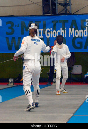 031206-N-3503-008 Catania, Sicily (Dec. 6, 2003) -- U.S. military team member Army 2nd Lt. Lara Harrerick connects foils with a Swedish pentathlon team member during a fencing event in womenÕs pentathlon. The U.S. and 86 other countries are participating in the 3rd Military World Games, which are designed to promote peace and unity between the armed forces of the world.  U.S. Navy photo by Photographer's Mate 3rd Class Brian P. Smarr. (RELEASED) US Navy 031206-N-3503S-008 U.S. military team member Army 2nd Lt. Lara Harrerick connects foils with a Swedish pentathlon team member during a fencing Stock Photo