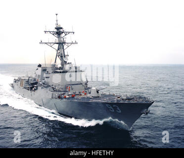 040126-N-0570I-011 Gulf Of Mexico (Jan. 26, 2004) - A view of the Starboard bow of the Arleigh Burke class guided missile destroyer USS Chung-Hoon (DDG 93) underway during her builder's sea trials. U.S. Navy photo. (RELEASED) US Navy 040126-N-0570I-011 A view of the starboard bow of the Arleigh Burke-class guided-missile destroyer USS Chung-Hoon (DDG 93) Stock Photo