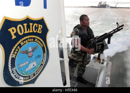 040329-N-3228G-001 Pearl Harbor, Hawaii (Mar. 29, 2004) - Master-at-Arms Seaman Ray Cowan, assigned to Naval Station Pearl Harbor Security, mans an M-60 machine gun aboard a 28-foot Sea Ark patrol boat in the West Loch area of Pearl Harbor. The heavily armed security patrol boats keep a constant vigil in all areas of Pearl Harbor against a variety of threats and also escort arriving and departing ships and submarines. U.S. Navy photo by PhotographerÕs Mate 1st Class William R. Goodwin. (RELEASED) US Navy 040329-N-3228G-001 Master-at-Arms Seaman Ray Cowan, assigned to Naval Station Pearl Harbor Stock Photo