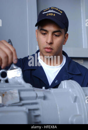 040406-N-2386V-001 At sea aboard USS Boxer (LHD 4) Apr. 6, 2004 - Seaman Oliver Salazar, of New York, paints part of the boat deck aboard USS Boxer (LHD 4). The amphibious assault ship recently completed off-loading Marine Corps aircraft and personnel in support of troop rotations in Iraq and is making the return transit to her homeport of San Diego. Calif. U.S. Navy photo by Photographer's Mate 3rd Class Denise Vallee. (RELEASED) US Navy 040406-N-2386V-001 Seaman Oliver Salazar, of New York, paints part of the boat deck aboard USS Boxer (LHD 4) Stock Photo