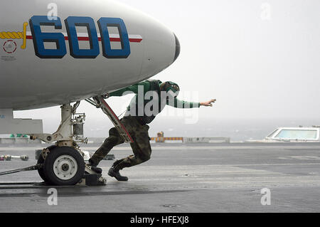 040417-N-3986D-005 Arabian Gulf (Apr. 17, 2004) - Aviation Boatswain's Mate 3rd Class Preston Goodell, of Beaumont, Texas, makes final checks on an E-2C Hawkeye assigned to the 'Bluetails' of Carrier Airborne Early Warning Squadron One Two One (VAW-121) before launching off the flight deck aboard USS George Washington (CVN 73). The Norfolk, Va.-based nuclear powered aircraft carrier is on a regularly scheduled deployment in support of Operation Iraqi Freedom (OIF). U.S. Navy photo by Photographer's Mate Airman Jessica Davis. (RELEASED) US Navy 040417-N-3986D-005 Aviation Boatswain's Mate 3rd C Stock Photo