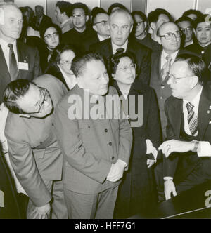 Visit of Chinese Vice Premier Deng Xiaoping to Johnson Space Center  2002-000077 Stock Photo